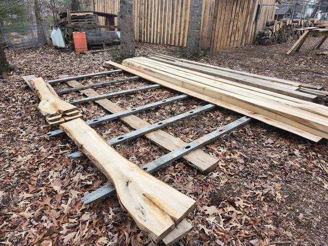Fresh-sawn boards and live-edge stock