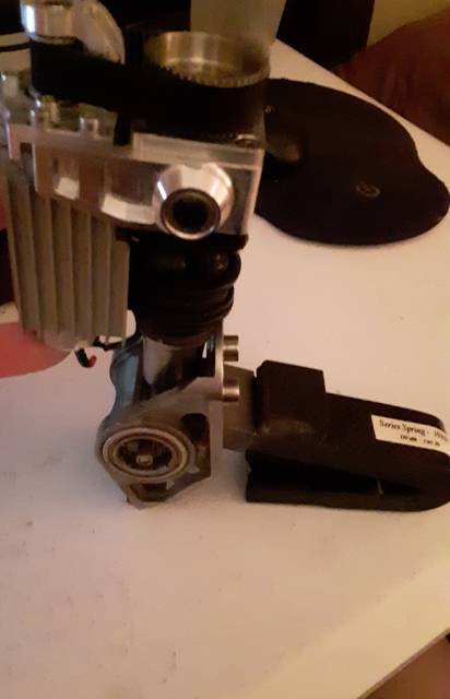 Prosthetic knee and pylon components